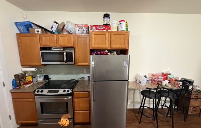 3 beds, 3 baths, 823 sqft, $1,695, Unit Unit 01