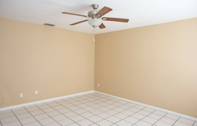 ANNUAL RENTAL - 2 Bedroom, 1 Bath w/ Garage Duplex in Naples Park