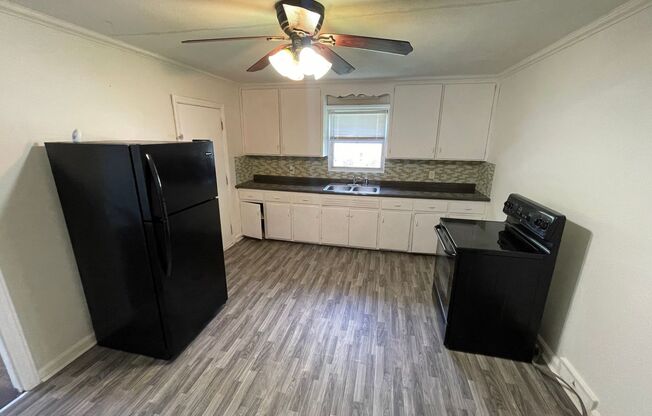 2 beds, 1 bath, 1,000 sqft, $1,345