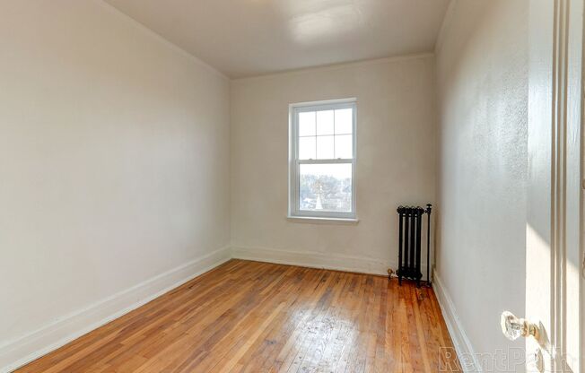 2 beds, 1 bath, 635 sqft, $1,095, Unit 208