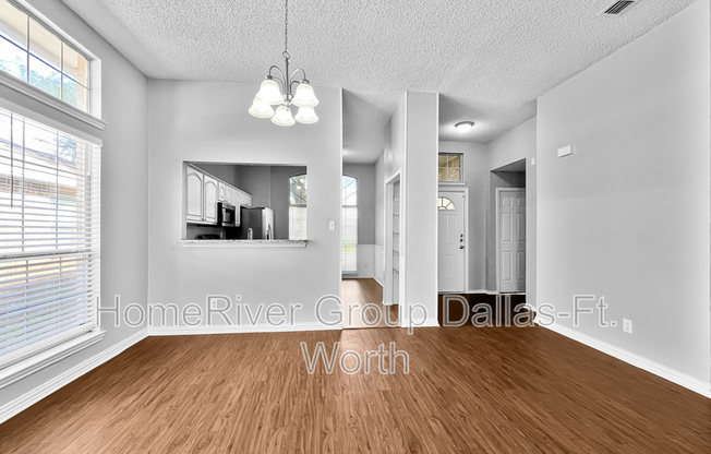 421 SURREY PL