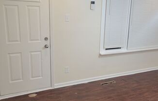 3 beds, 1 bath, $2,800