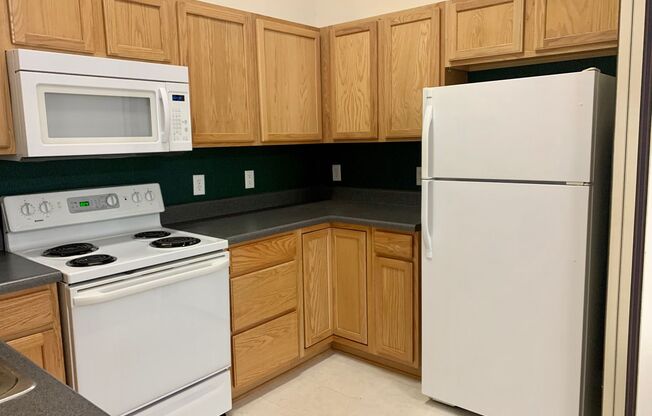 3 beds, 2 baths, $1,295, Unit Unit 303