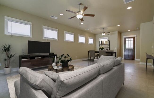 UT PRE-LEASE: Wood Floors, North Campus, Large Living Space, 2011 Construction, Custom High End Kitchen, Gorgeous Bathrooms