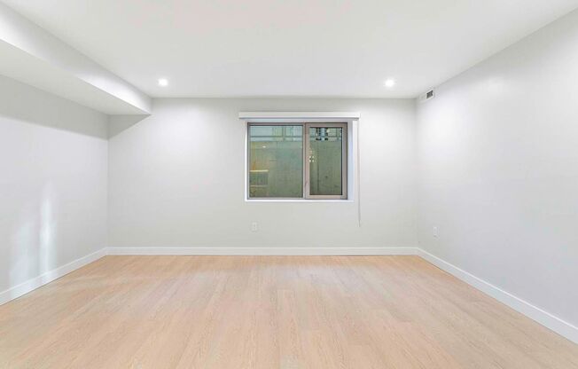 1 bed, 1 bath, 636 sqft, $2,425, Unit T-03