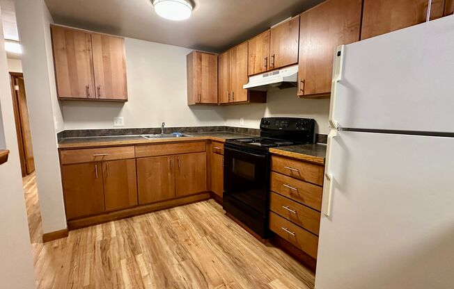 2 beds, 1 bath, 750 sqft, $1,595, Unit 16