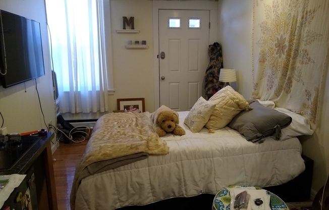 Studio, 1 bath, $1,995, Unit C