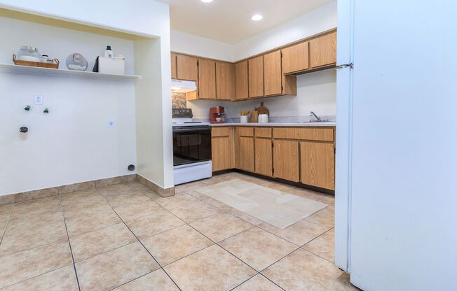 2 beds, 1 bath, 760 sqft, $1,140, Unit 2031