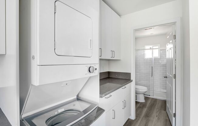 Newly renovated 1 bedroom / 1 bath apartment available now!