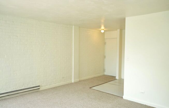 2 beds, 1 bath, $1,550, Unit Apt #08