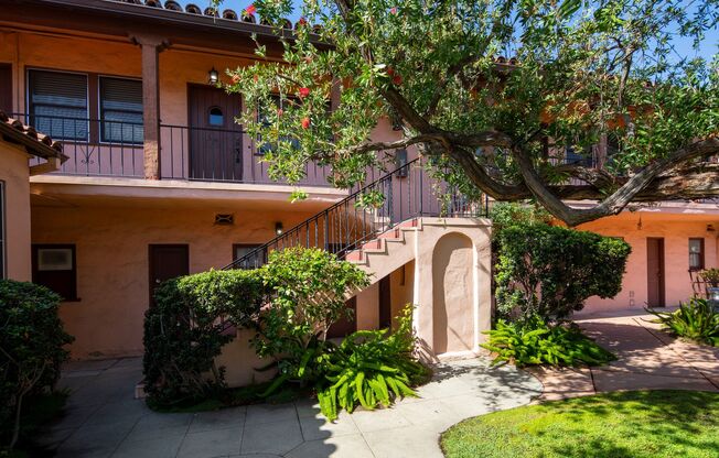 Del Oro Apartments