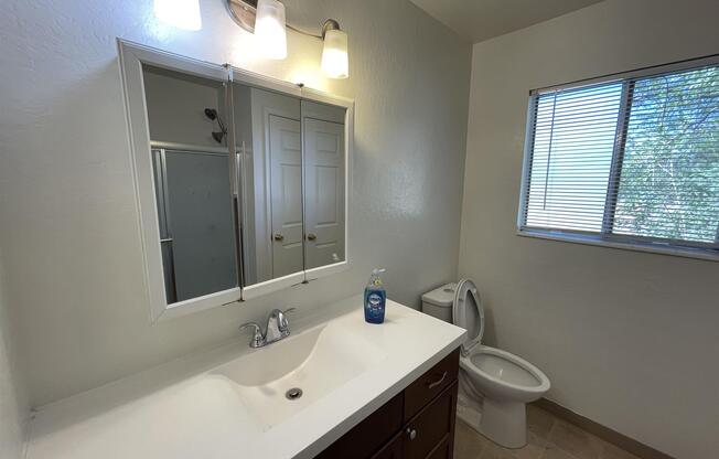 2735 LAKESIDE DR
