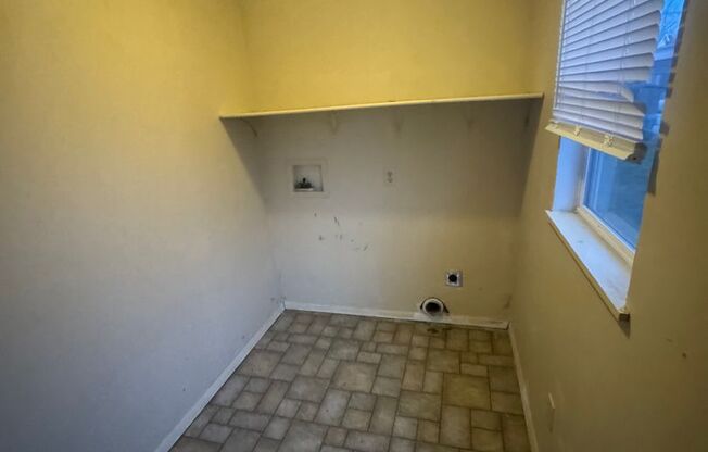 2 beds, 1 bath, $850, Unit 1415 West Franklin Street- 1