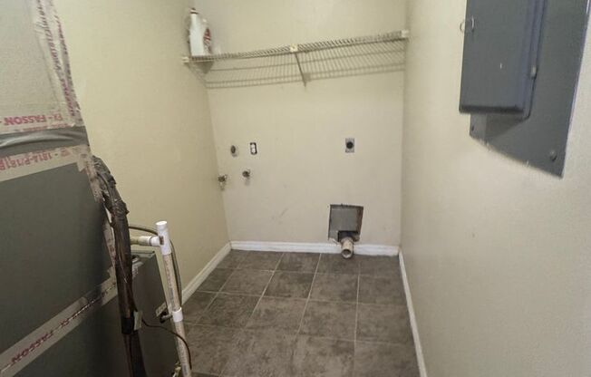 Charming 2BR/1BA Duplex with Large Yard – Affordable Comfort in a Quiet Neighborhood