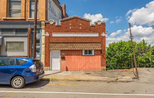 Gorgeous 2 bedroom in Pittsburgh available now! Accepting Section 8!