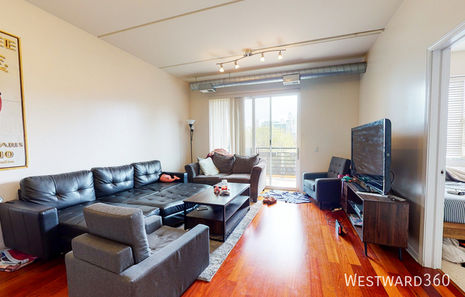 873 N LARRABEE ST
