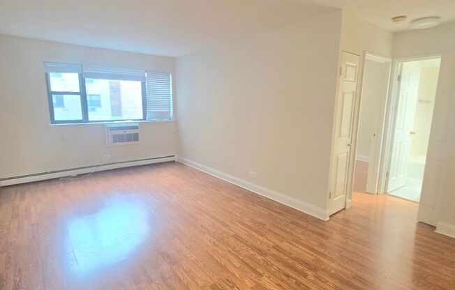 1 bed, 1 bath, $1,725, Unit 293