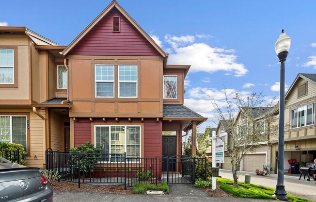 Stunning 3bedroom/2.5 bath townhome in the heart of Beaverton