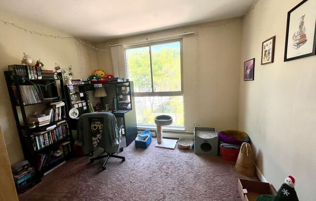 3445 N Oakland Ave