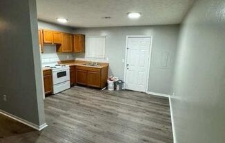 2 beds, 1 bath, $1,395