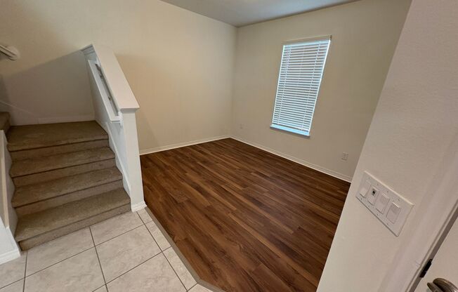 5 bedroom 3.5 Bath House on Oakland Trails, Easy Turnpike Access No Rear Neighbors