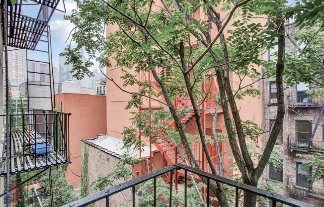 450 W 50th St