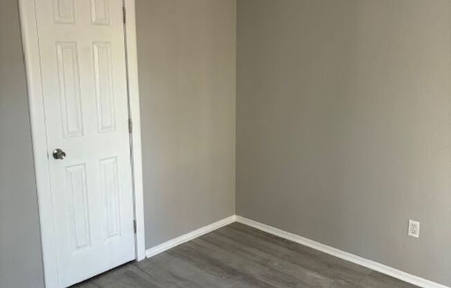 For Rent / En Alquiler: Spacious Condo Burnt Tavern Manor