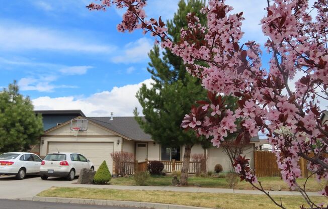 20520 DYLAN LOOP, BEND, OR 97702 - TRI PEAKS