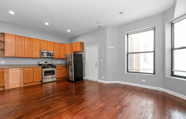 2 beds, 1 bath, $1,600, Unit 359-3S