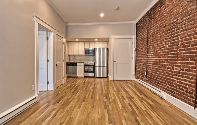 1 bed, 1 bath, $2,900, Unit 100