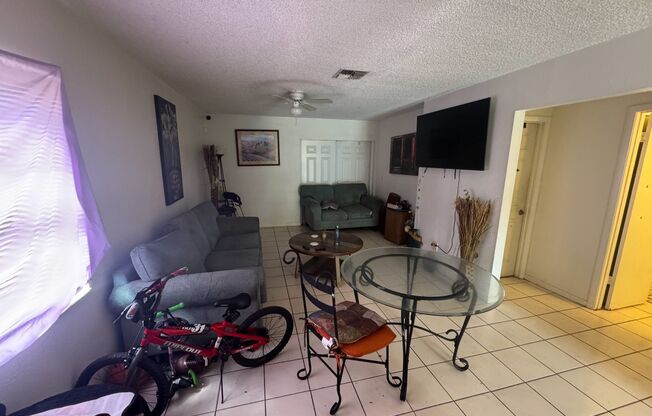 2-Bedroom, 1-Bathroom Duplex in Tampa