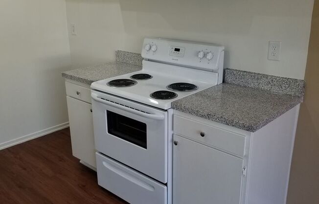 1 bed, 1 bath, 775 sqft, $2,100, Unit S044