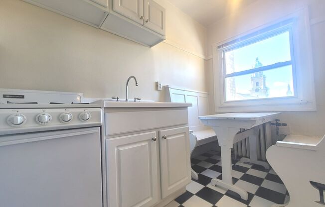 Studio, 1 bath, $895, Unit 39