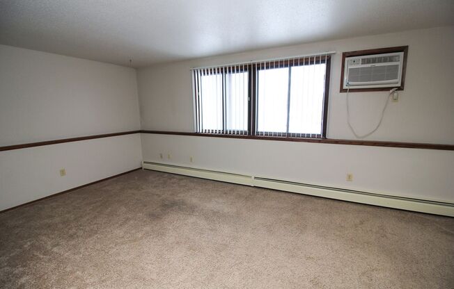 2 beds, 1 bath, $900