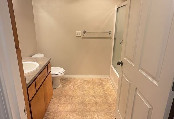 Upstairs Apartment with 2 Bedrooms and 2 Bathrooms
