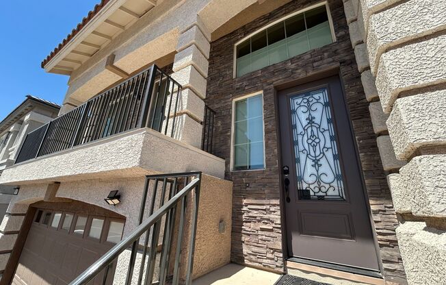 Lovely Tri-story on West Side