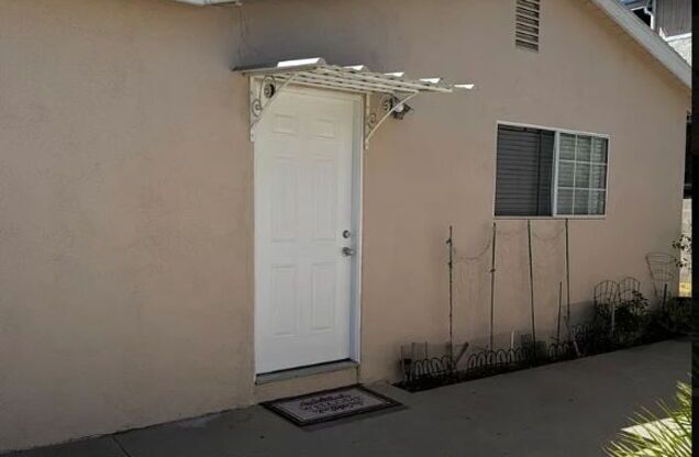 2 beds, 2 baths, 960 sqft, $2,950, Unit 1/2