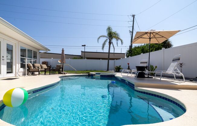 Vacation Pool home located directly Across from Beach and Tiki Bar and Pet Friendly 1 Mile to Flagler