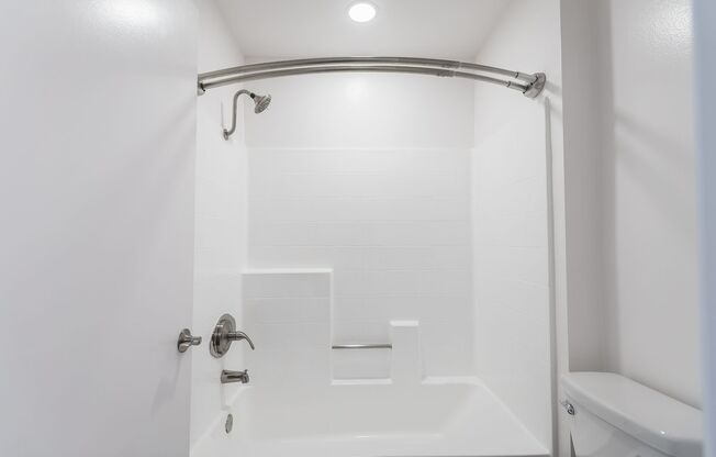 2 beds, 2 baths, 850 sqft, $2,598, Unit 102