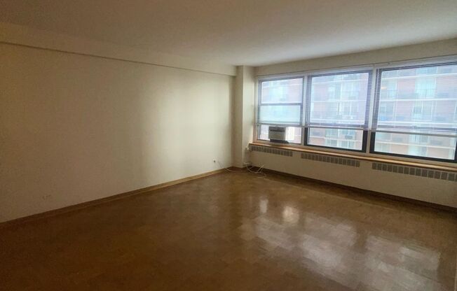 1 bed, 1 bath, 750 sqft, $1,725, Unit 418-1003