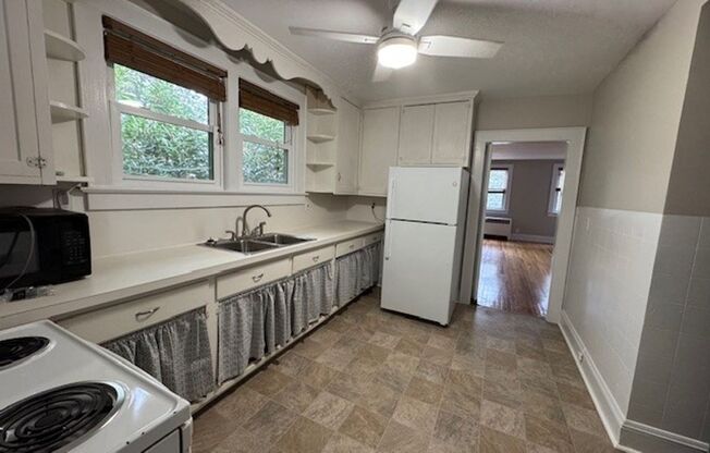 Adorable 2 bedroom 1 bath Beach Bungalow at the Northend!