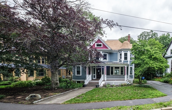 87 HILLSIDE RD