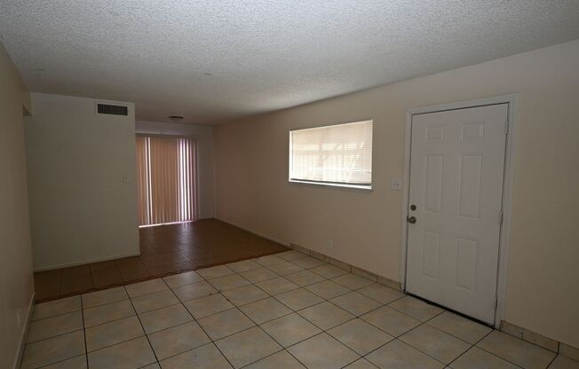 Downtown Las Vegas- Downstairs 2 Bedroom Apartment - 2301 Stewart Ave