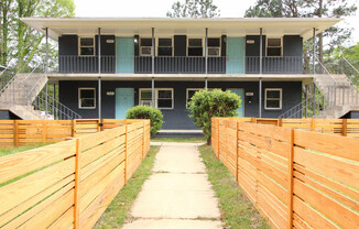 2 Bedroom & 1 Bathroom Apartment in popular Lakewood near Duke University!