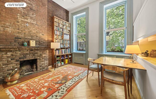 68 W 11 ST