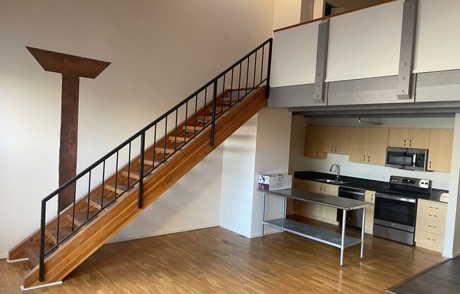 Everett Station Lofts