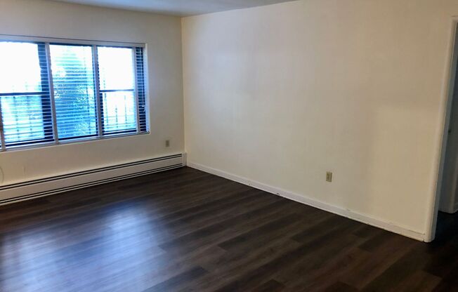 Bay Ridge Court (Cobblestone Court)