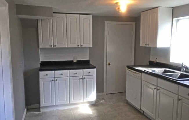 3 beds, 1 bath, 1,200 sqft, $2,850, Unit 55