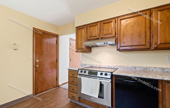 2 beds, 1 bath, $2,395