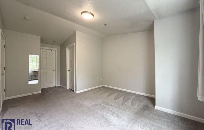 2 beds, 2 baths, $1,695, Unit Unit 305